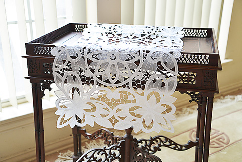 Table Runner Christina Butterflies Crystal. 16"x72". White color